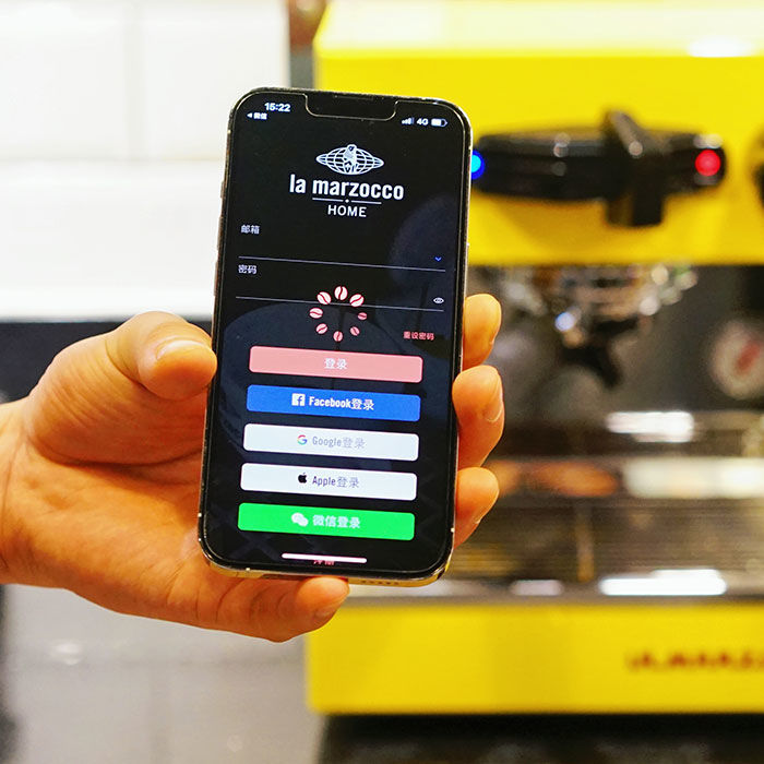 Smartphone dan mesin kopi