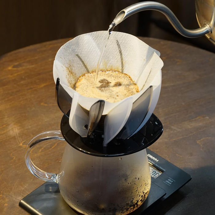 Hario - Suiren Alat Seduh Saringan Kopi V60 Coffee Dripper VDSU-02-B&W